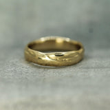 14k yellow gold calm waters band