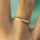 jasper yellow gold band on finger