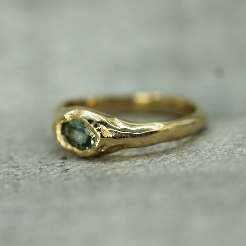 sapphire and yellow gold ring 