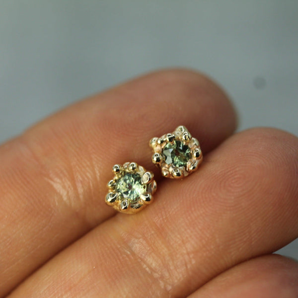 10k yellow gold sapphire studs on hand 