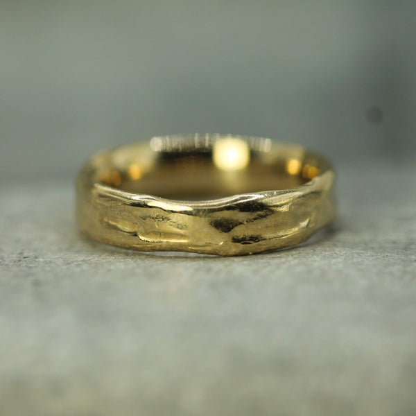 calm waters band in 14k yellow gold 