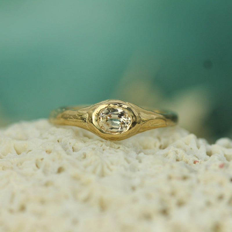 sapphire yellow gold signet ring 