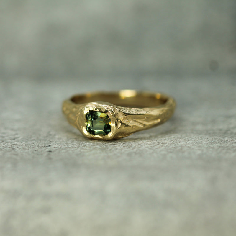 green sapphire yellow wgold ring 