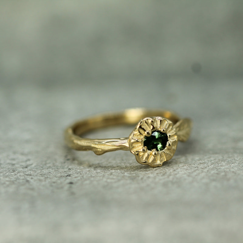14k yellow gold green sapphire ring 