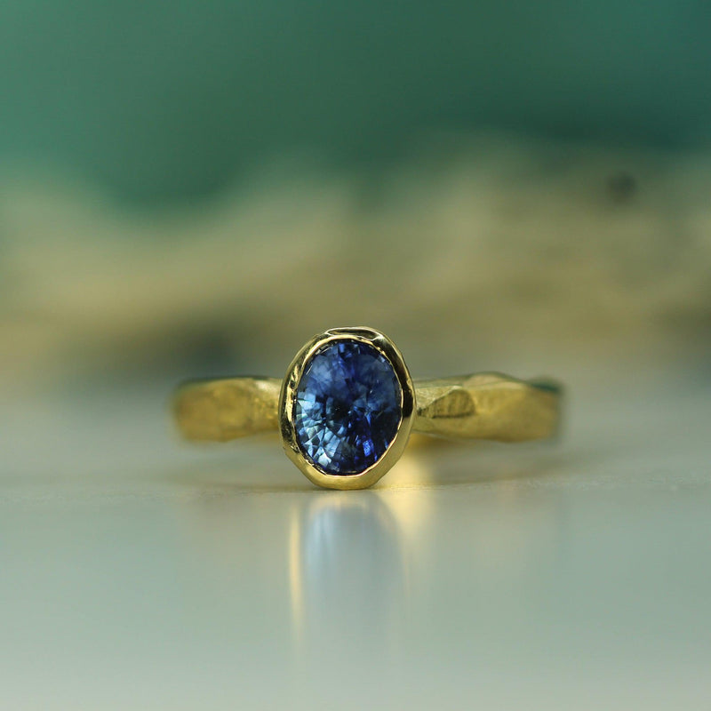 18k yellow gold blue sapphire ring 