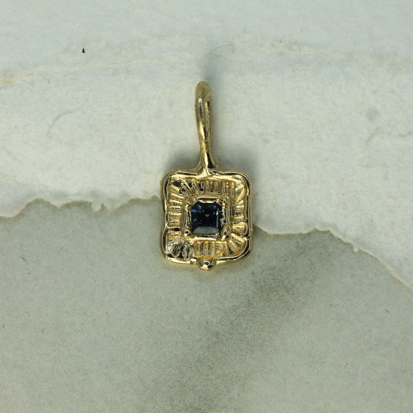 blue sapphire gold pendant 