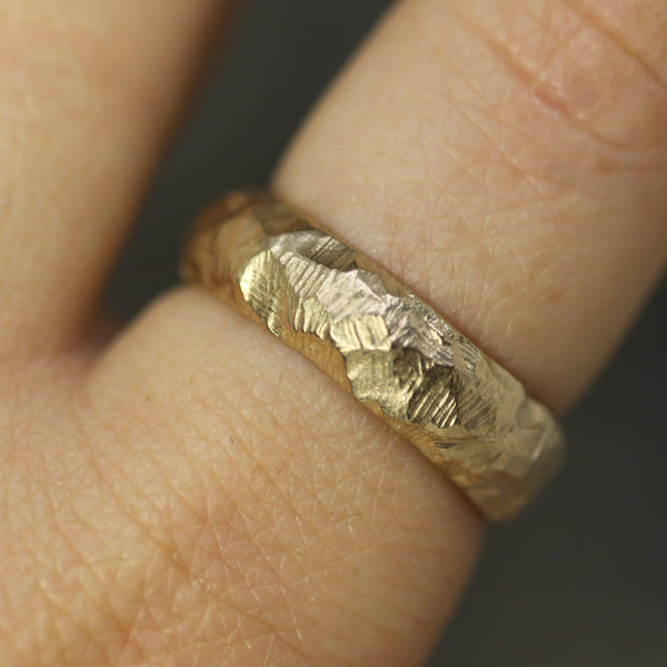 Hand carved jasper band in 14k yellow gold 